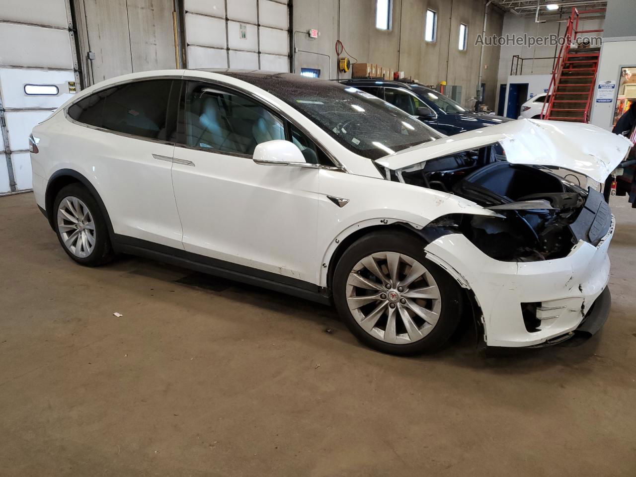 2018 Tesla Model X  Белый vin: 5YJXCBE29JF116876