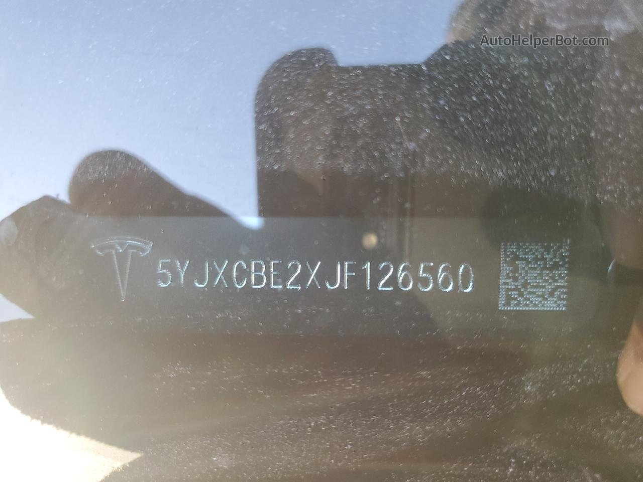 2018 Tesla Model X  White vin: 5YJXCBE2XJF126560