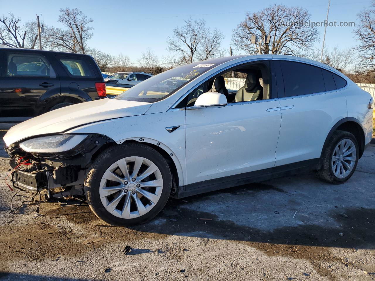 2018 Tesla Model X  White vin: 5YJXCBE2XJF126560