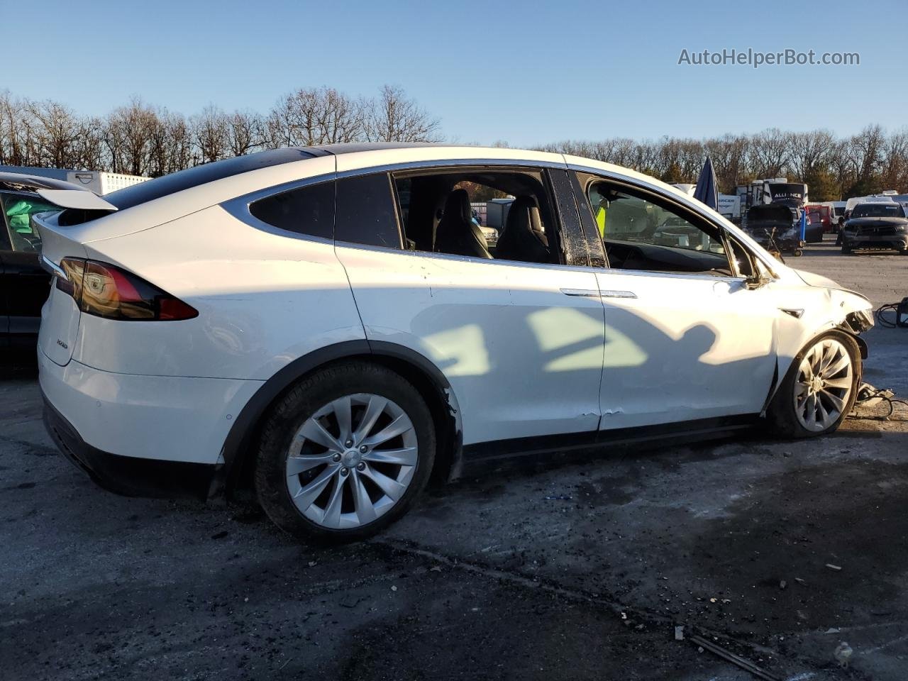 2018 Tesla Model X  Белый vin: 5YJXCBE2XJF126560