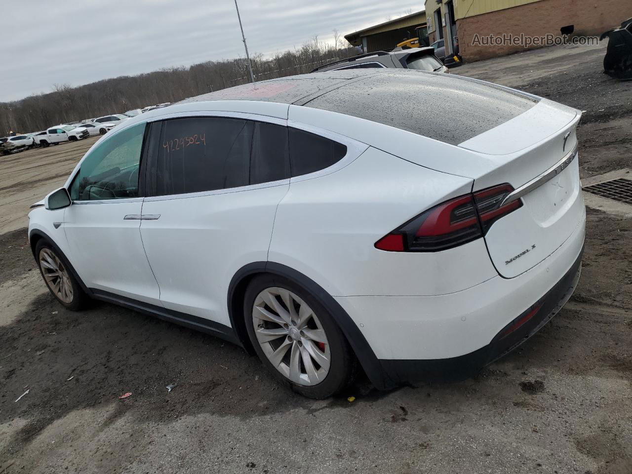 2016 Tesla Model X  White vin: 5YJXCBE40GF019804