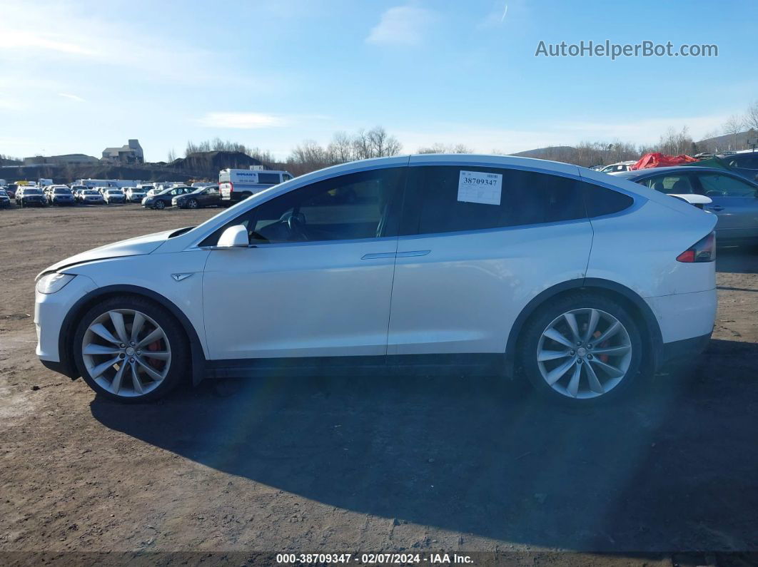 2016 Tesla Model X 75d/p100d/p90d Белый vin: 5YJXCBE42GF011297