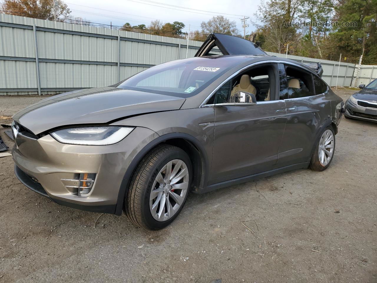 2016 Tesla Model X  Коричневый vin: 5YJXCBE42GFS00225