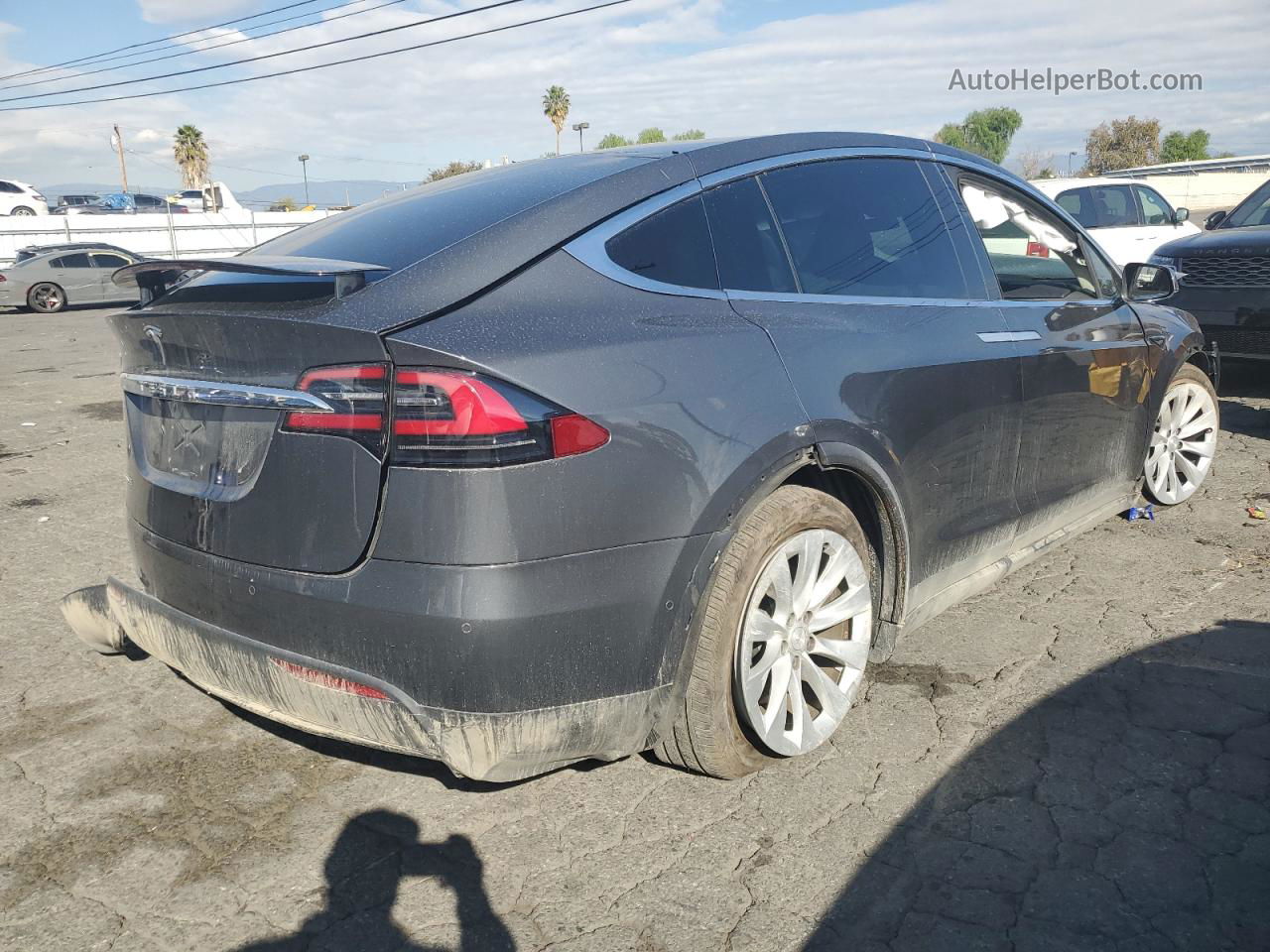 2018 Tesla Model X  Gray vin: 5YJXCDE20JF113313