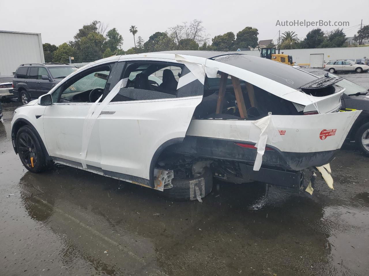 2018 Tesla Model X  White vin: 5YJXCDE21JF117564