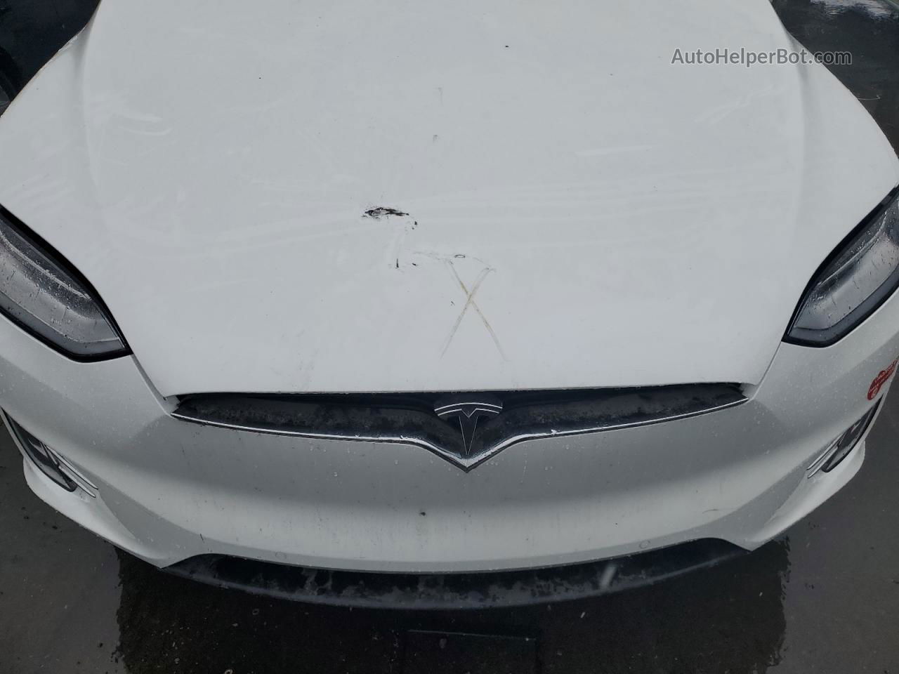 2018 Tesla Model X  Белый vin: 5YJXCDE21JF117564