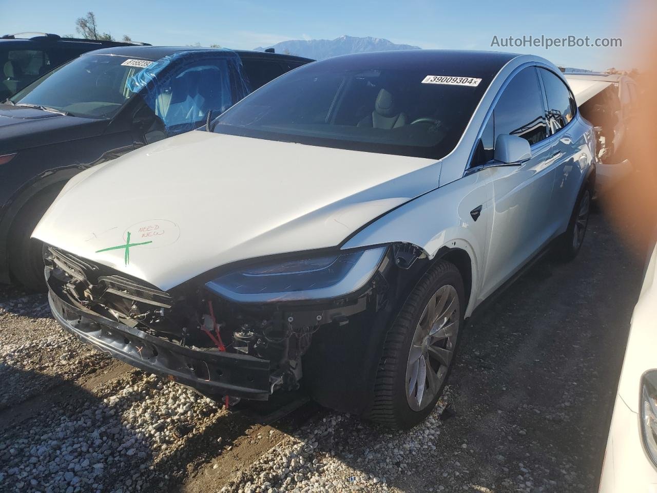 2019 Tesla Model X  White vin: 5YJXCDE24KF208538