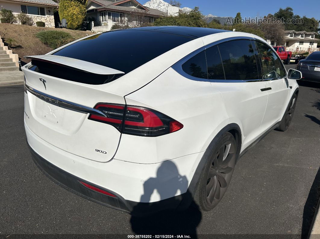 2016 Tesla Model X   White vin: 5YJXCDE25GF026337