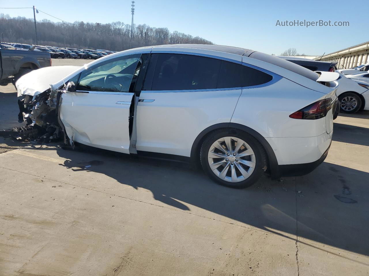 2019 Tesla Model X  White vin: 5YJXCDE27KF180699