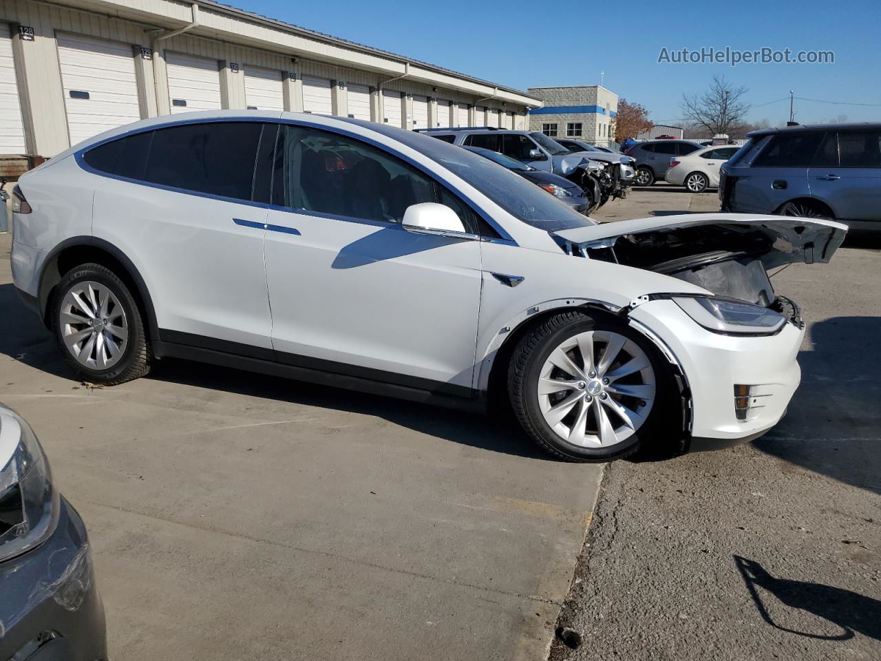 2019 Tesla Model X  White vin: 5YJXCDE27KF180699