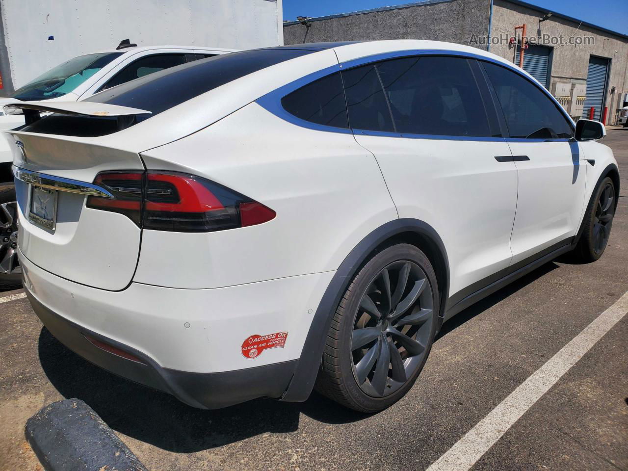2016 Tesla Model X  White vin: 5YJXCDE29GF026471