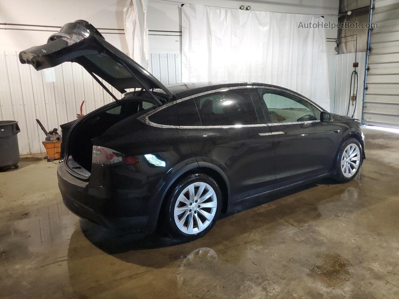 2018 Tesla Model X  Черный vin: 5YJXCDE2XJF089988