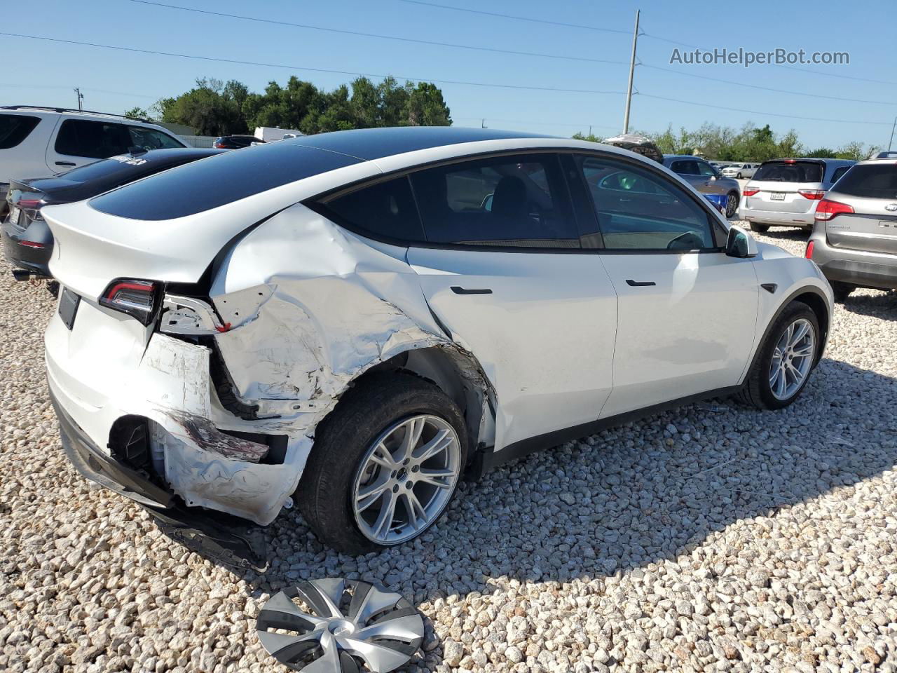 2021 Tesla Model Y  White vin: 5YJYGAED1MF142722