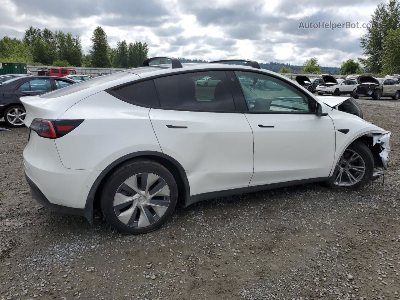 2021 Tesla Model Y  White vin: 5YJYGAED8MF132477