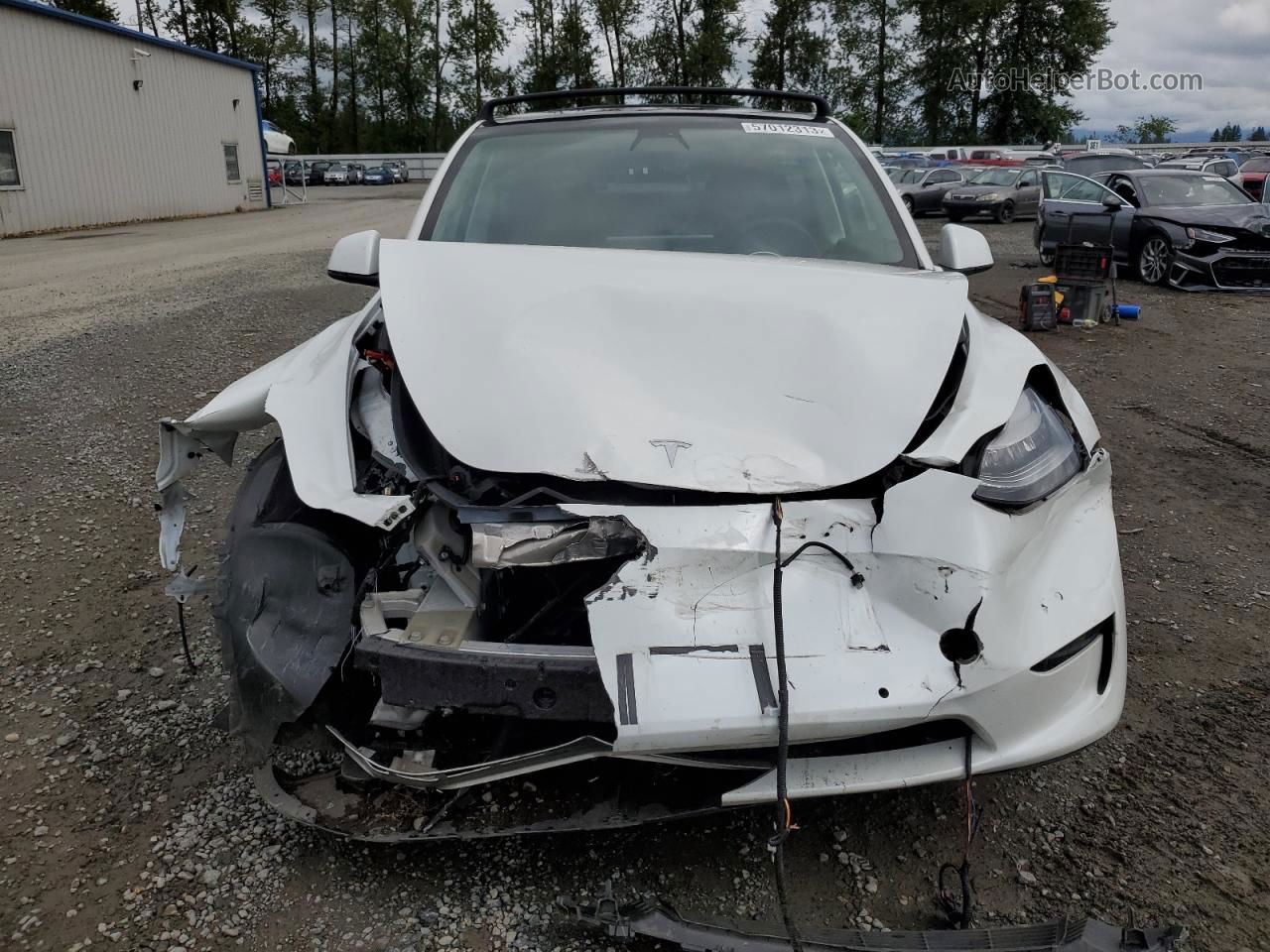 2021 Tesla Model Y  White vin: 5YJYGAED8MF132477