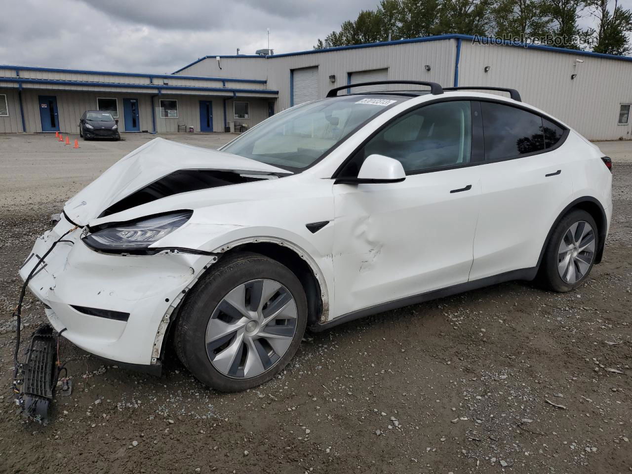 2021 Tesla Model Y  White vin: 5YJYGAED8MF132477