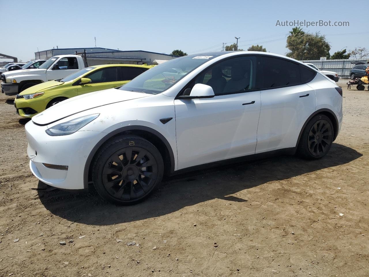 2021 Tesla Model Y  White vin: 5YJYGAEE0MF155020
