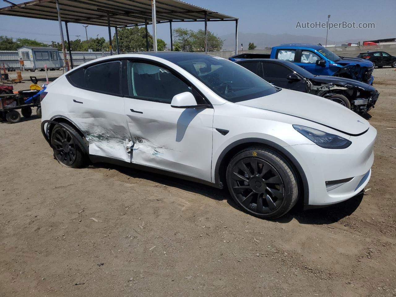 2021 Tesla Model Y  White vin: 5YJYGAEE0MF155020