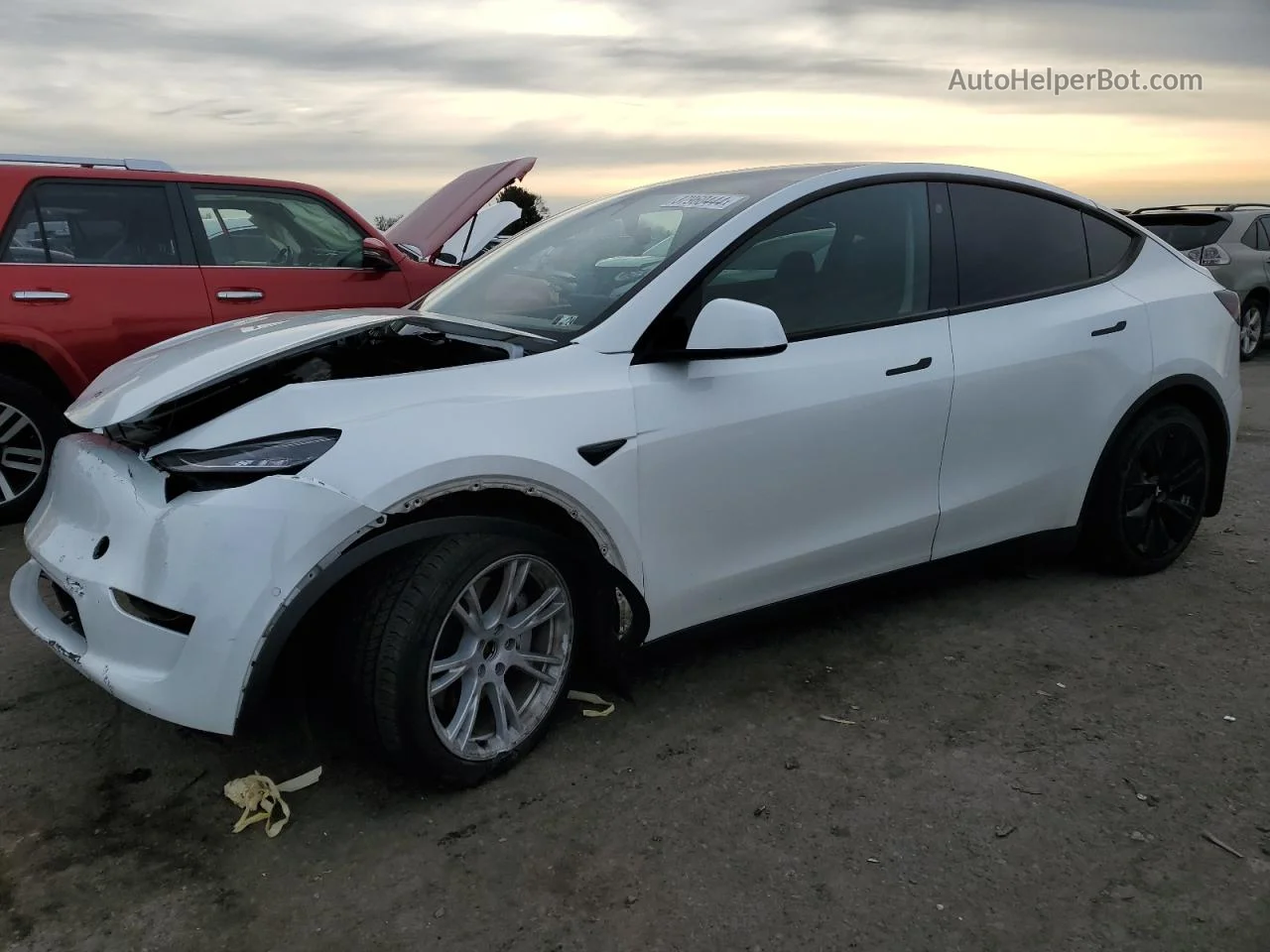 2021 Tesla Model Y  Белый vin: 5YJYGAEE2MF227822