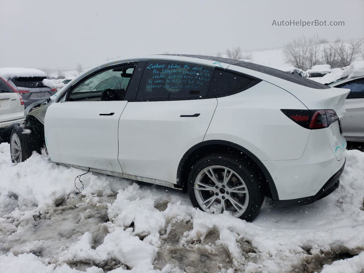 2021 Tesla Model Y  White vin: 5YJYGAEE3MF295014