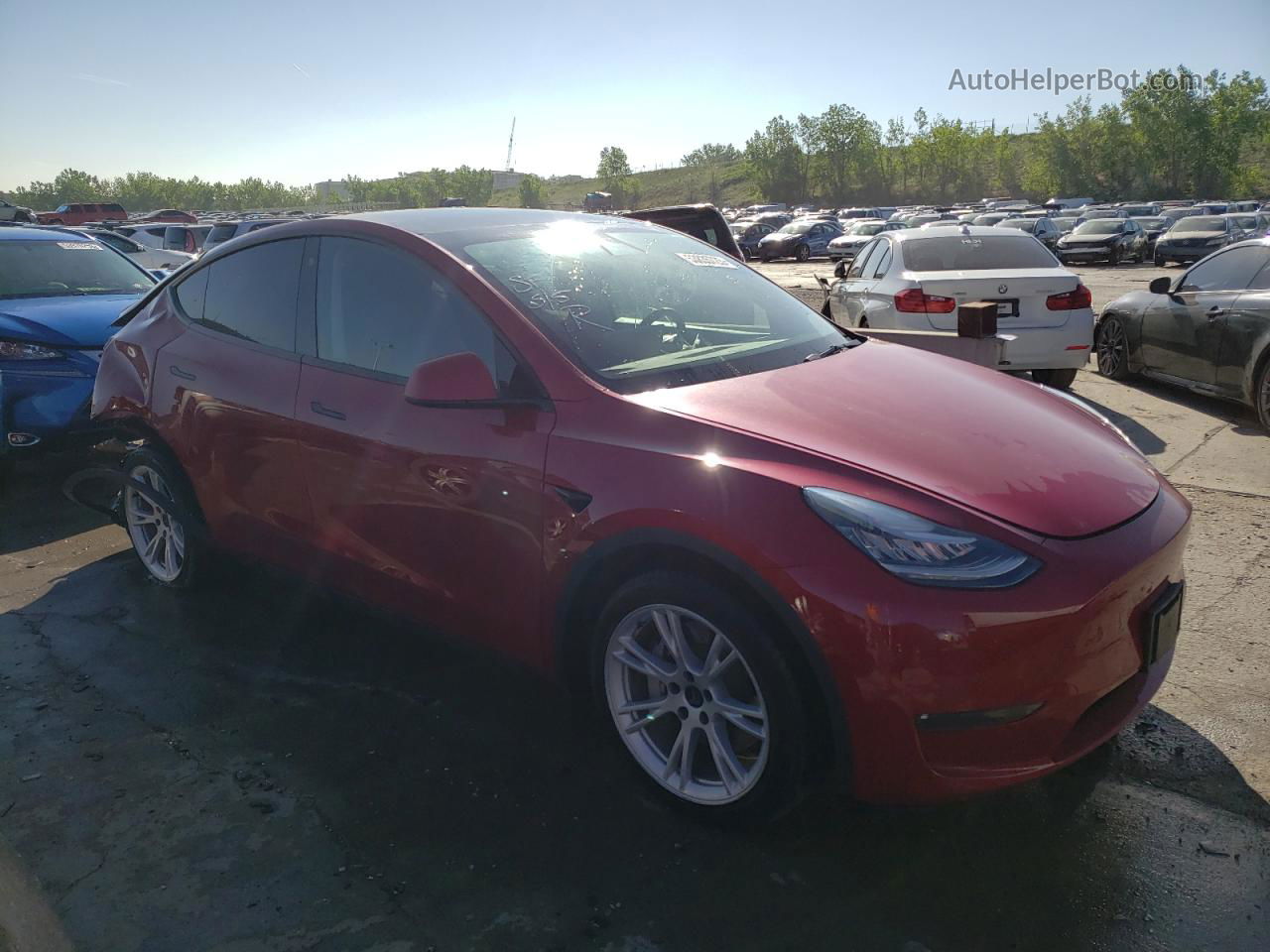 2021 Tesla Model Y  Красный vin: 5YJYGAEE5MF185355