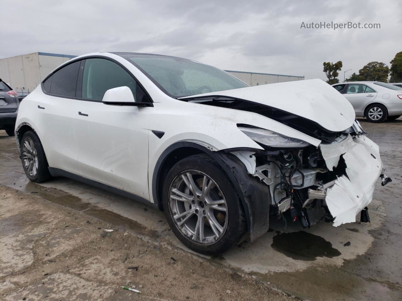 2021 Tesla Model Y  White vin: 5YJYGAEE5MF223151