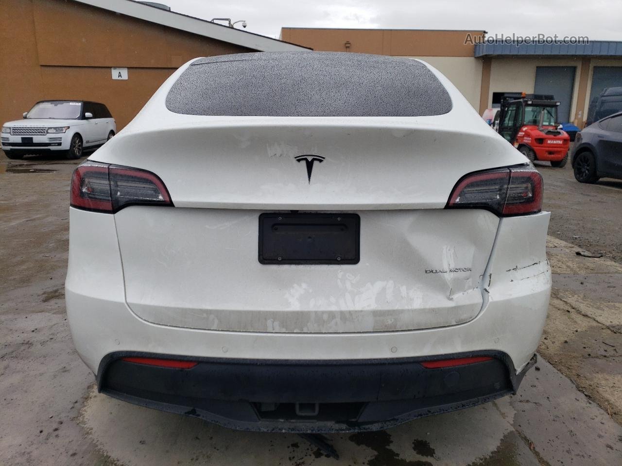 2021 Tesla Model Y  White vin: 5YJYGAEE5MF223151