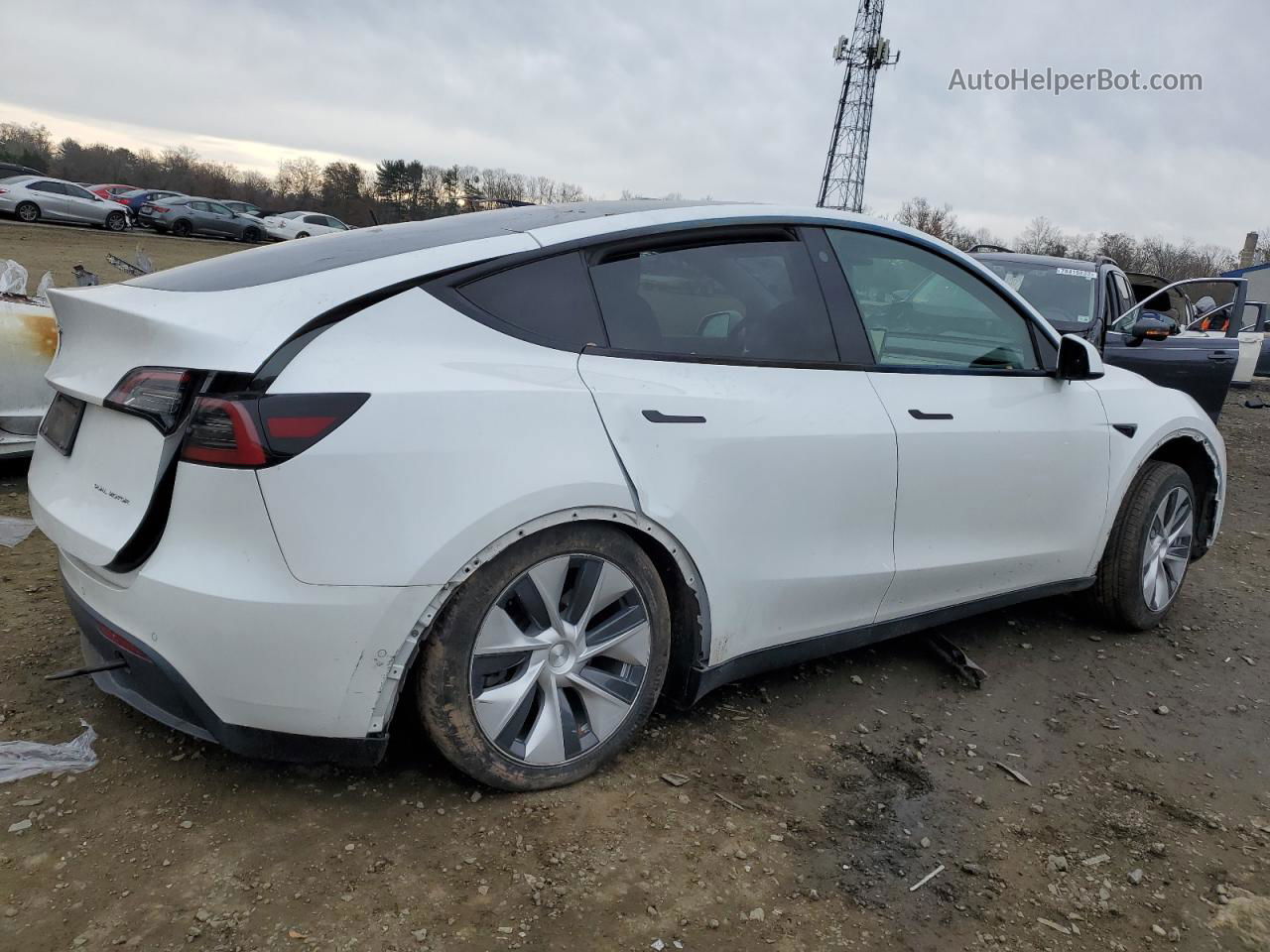 2021 Tesla Model Y  White vin: 5YJYGAEE7MF145486