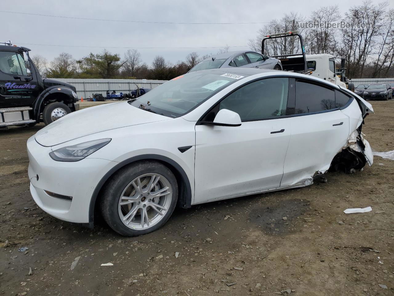 2021 Tesla Model Y  White vin: 5YJYGAEE7MF145486