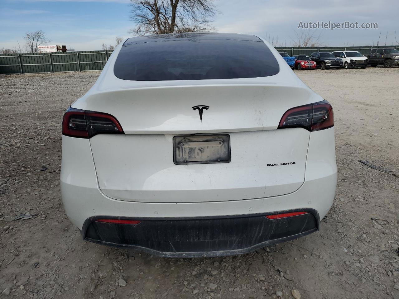 2021 Tesla Model Y  White vin: 5YJYGAEE9MF143884