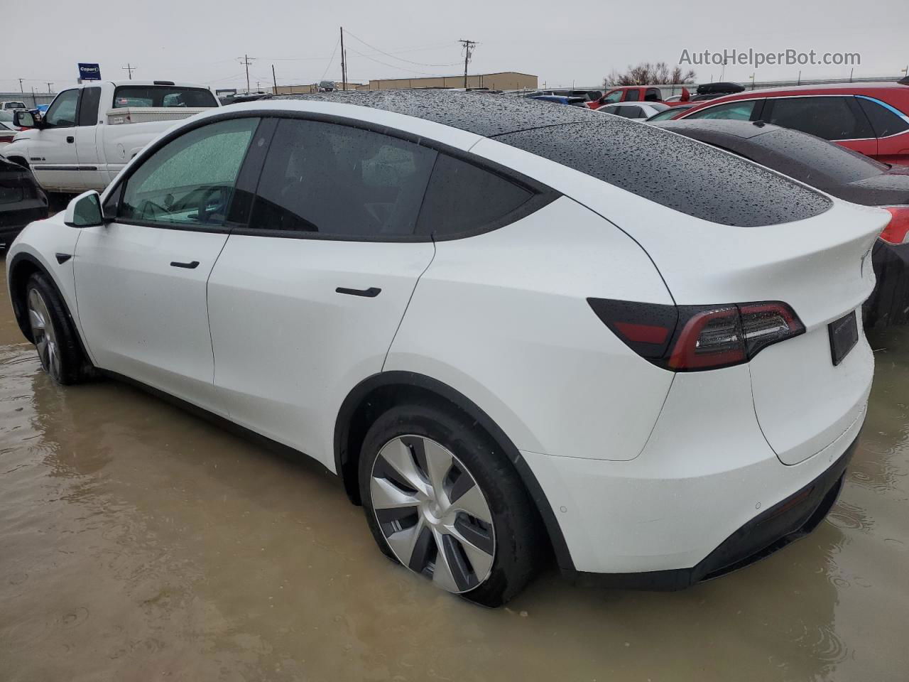 2021 Tesla Model Y  White vin: 5YJYGAEE9MF201203