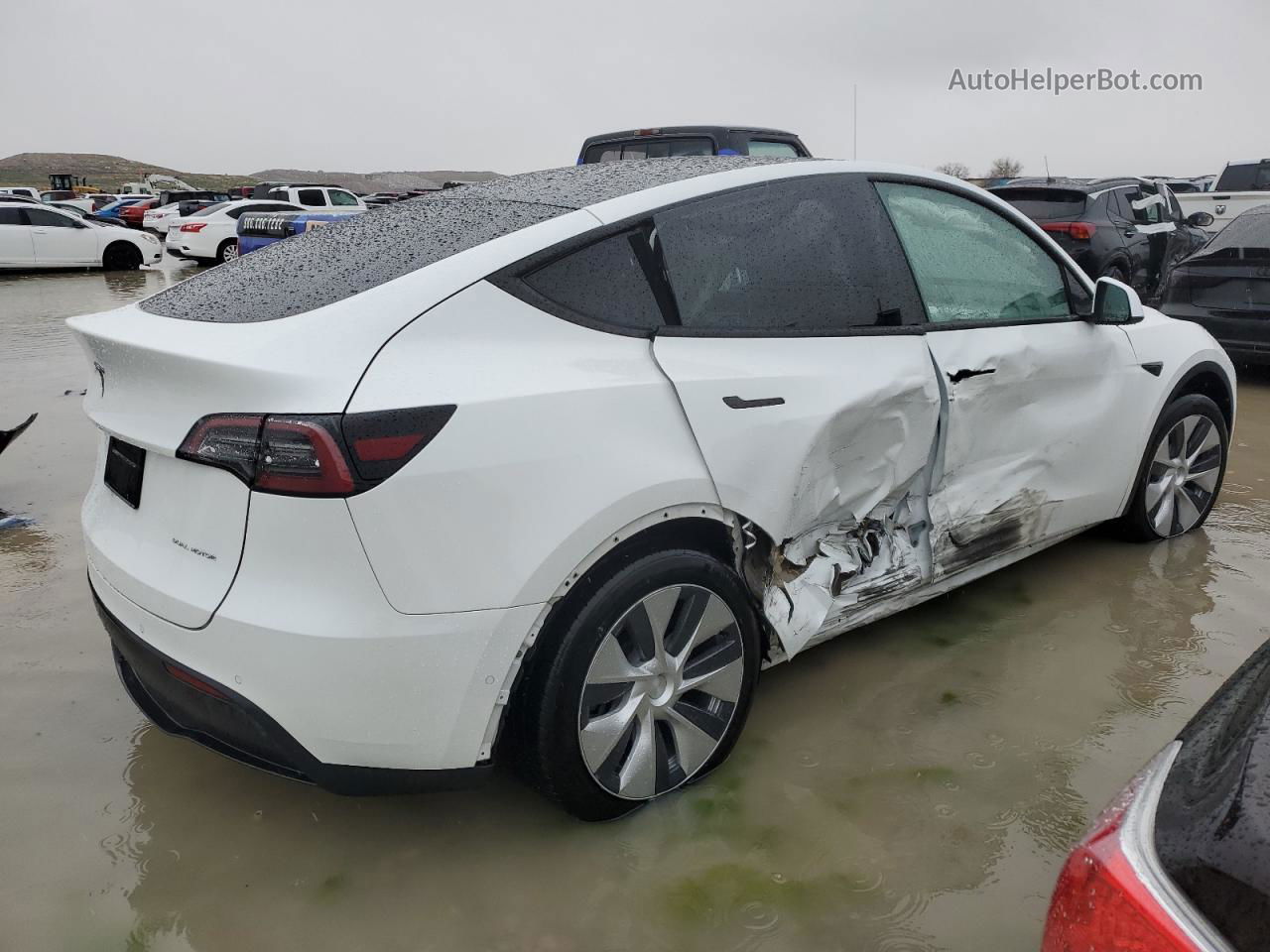 2021 Tesla Model Y  White vin: 5YJYGAEE9MF201203