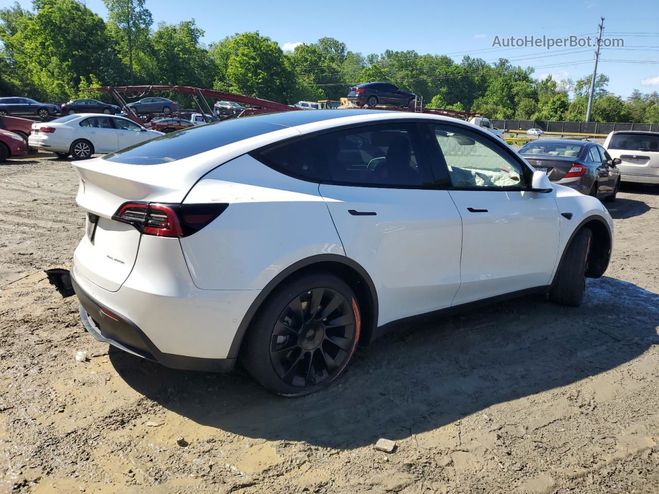 2021 Tesla Model Y  White vin: 5YJYGAEEXMF196609