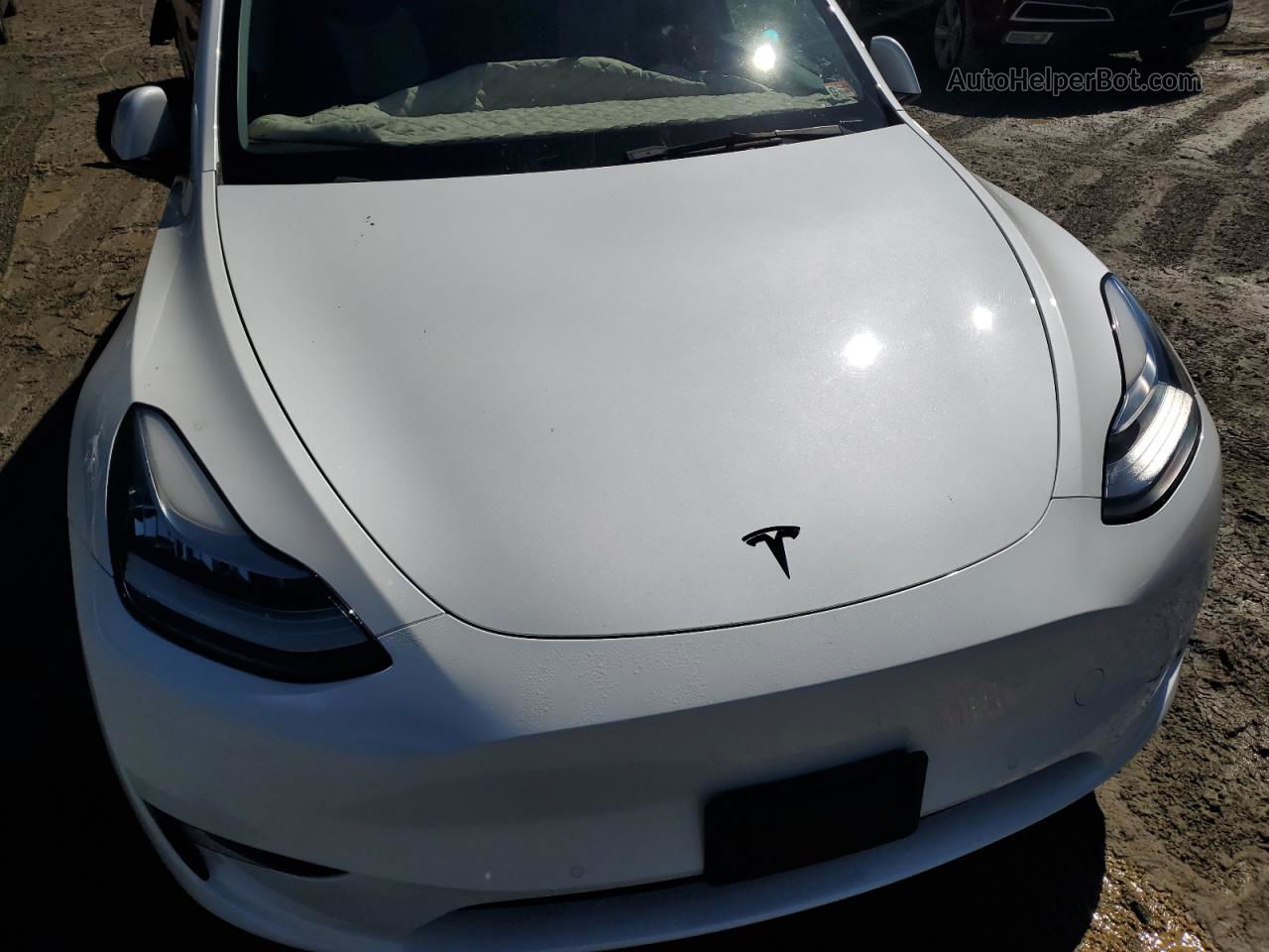 2021 Tesla Model Y  White vin: 5YJYGAEEXMF196609