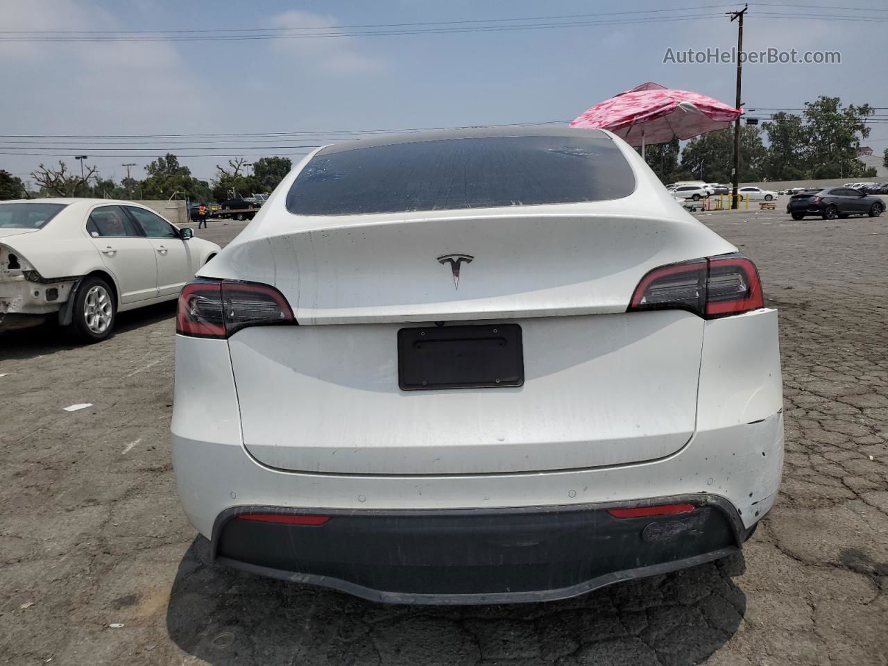 2021 Tesla Model Y  White vin: 5YJYGDED1MF104991