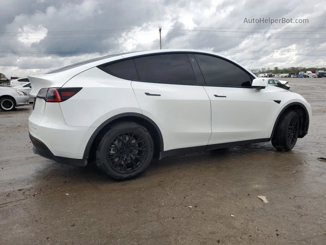 2021 Tesla Model Y  White vin: 5YJYGDED1MF114078