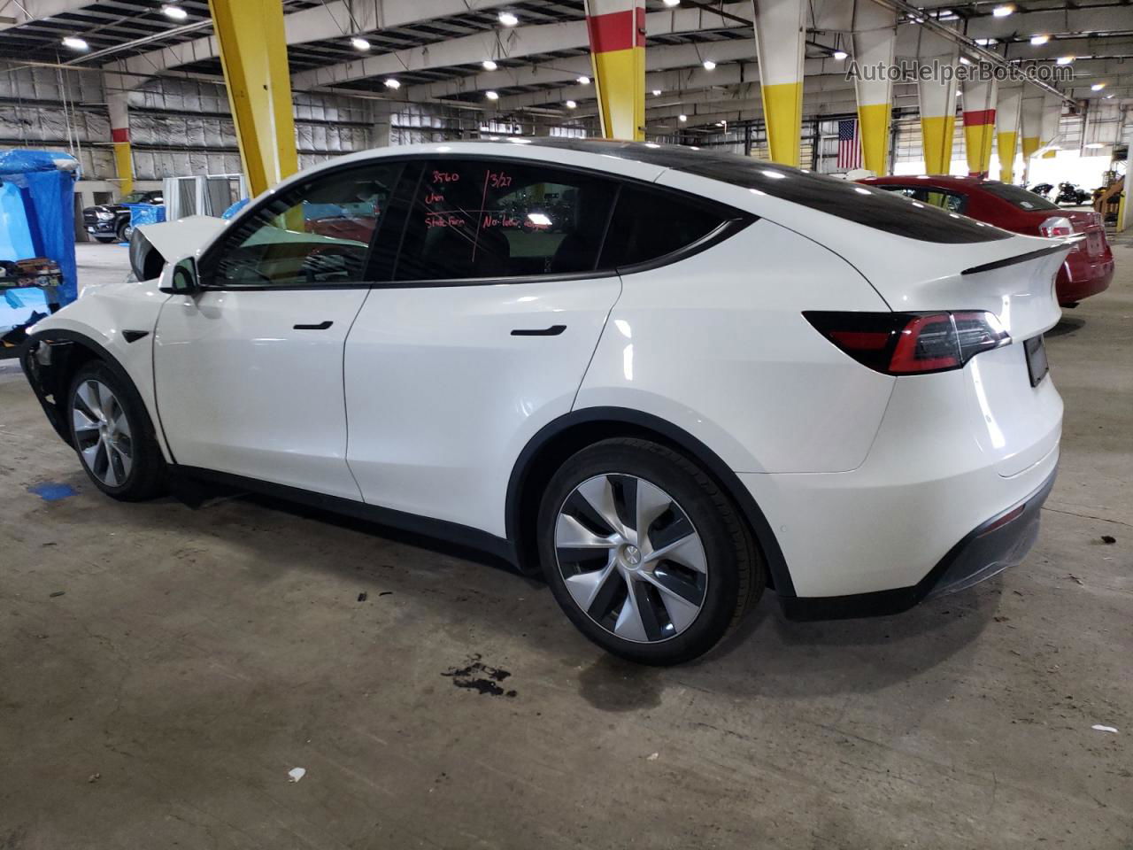 2021 Tesla Model Y  White vin: 5YJYGDED1MF133990