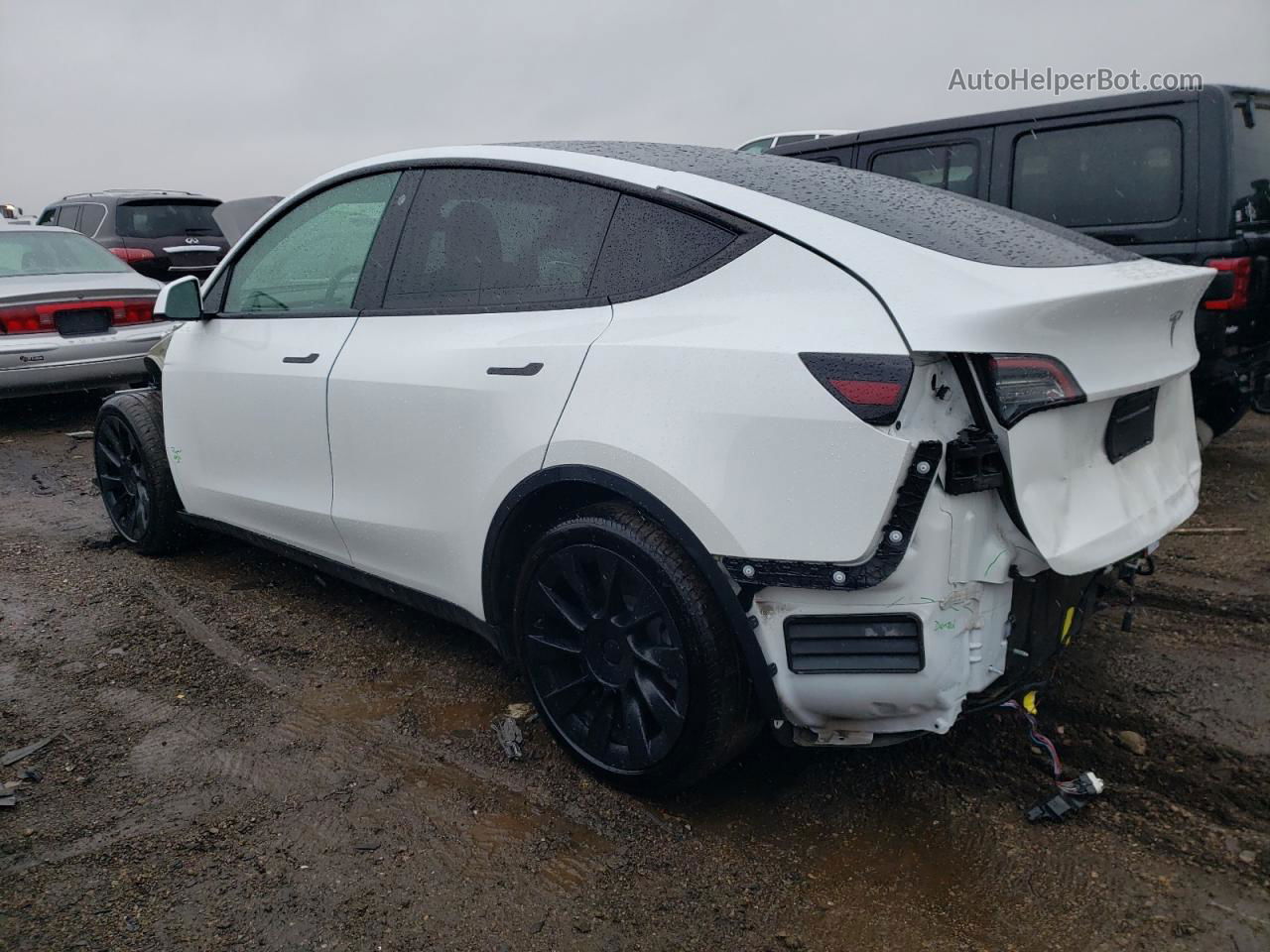 2021 Tesla Model Y  White vin: 5YJYGDED4MF110171