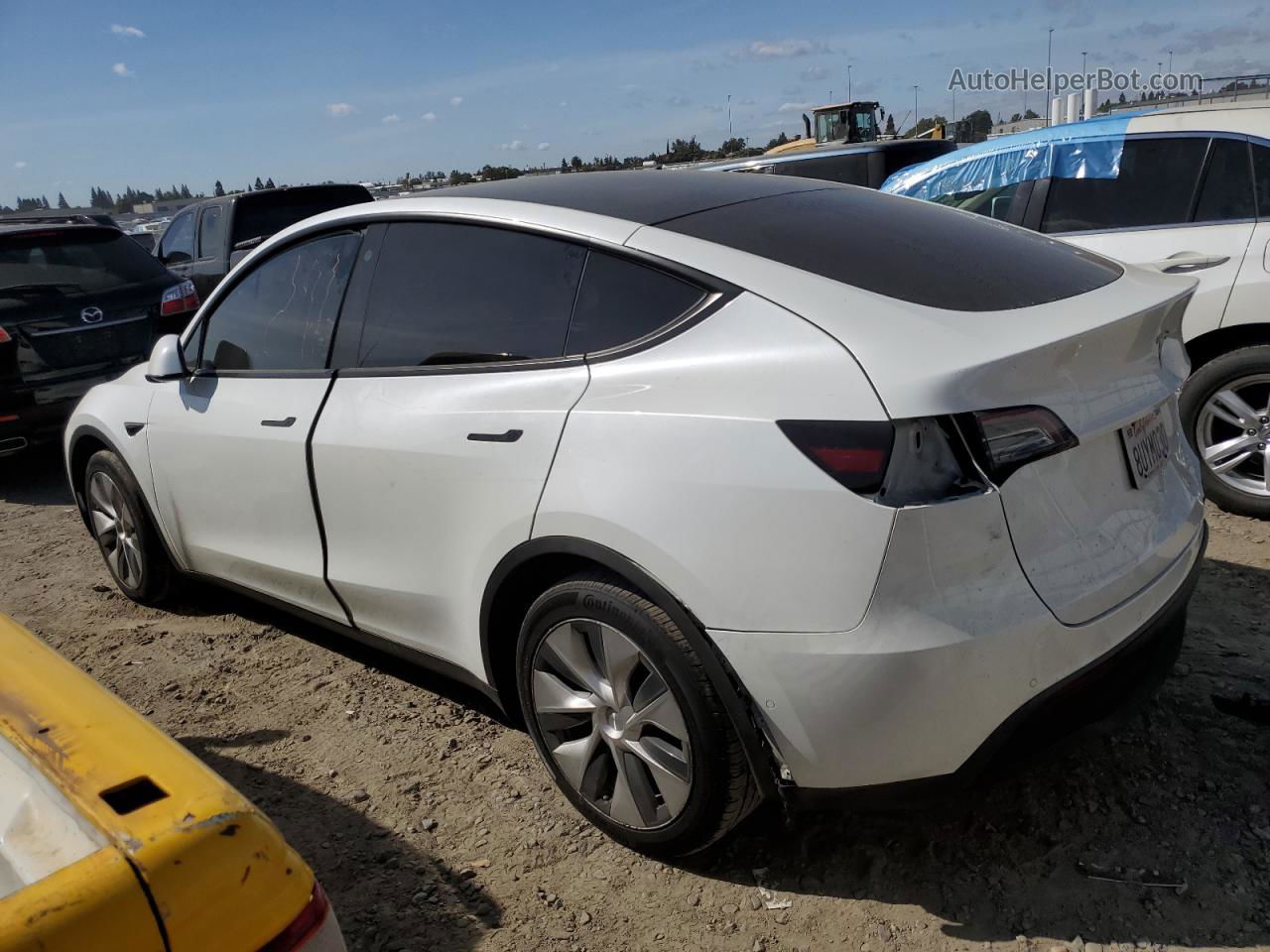 2021 Tesla Model Y  White vin: 5YJYGDED6MF113993