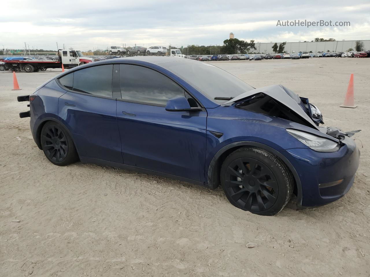 2020 Tesla Model Y  Blue vin: 5YJYGDEE0LF040319