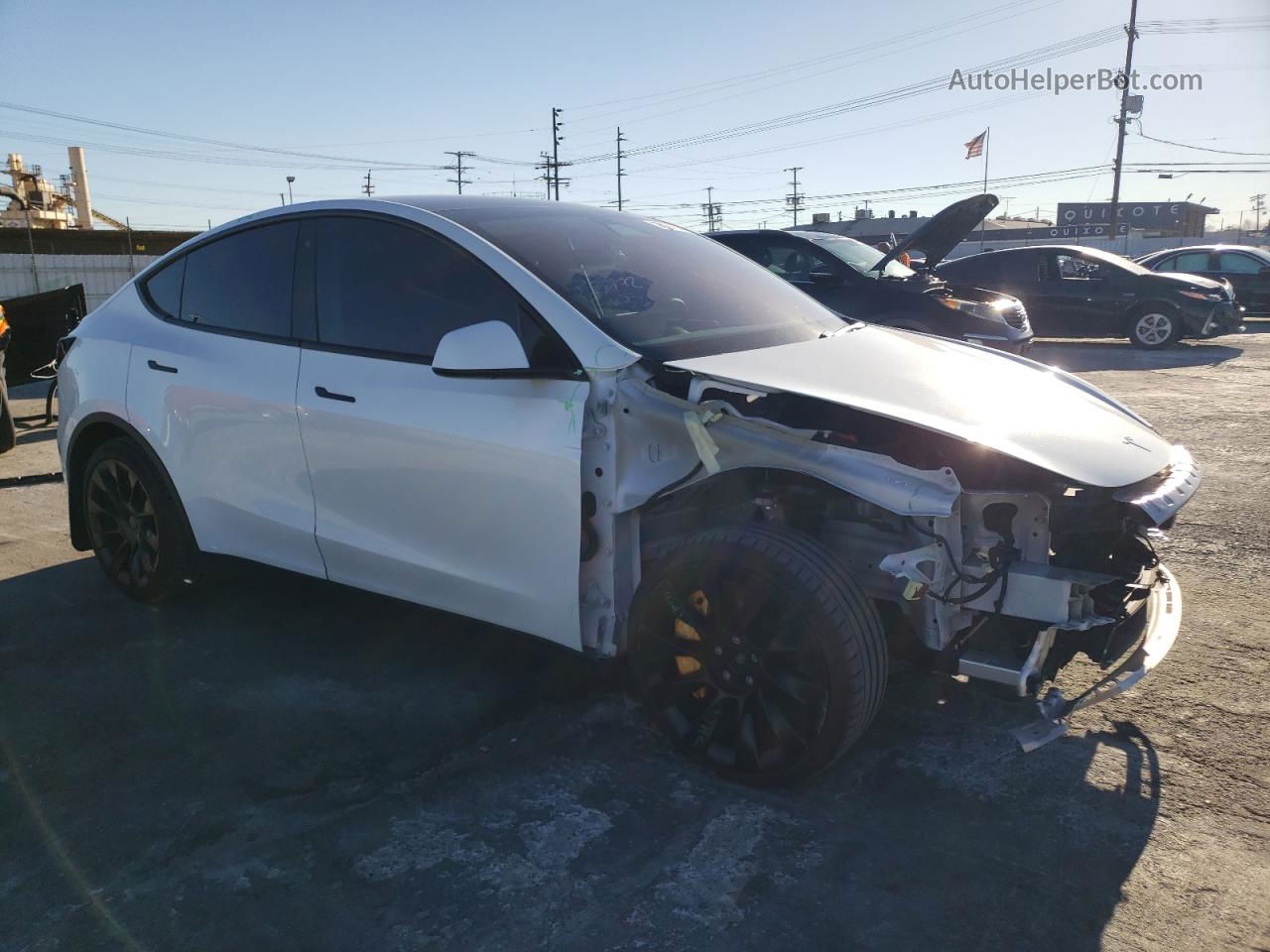 2020 Tesla Model Y  White vin: 5YJYGDEE0LF053409