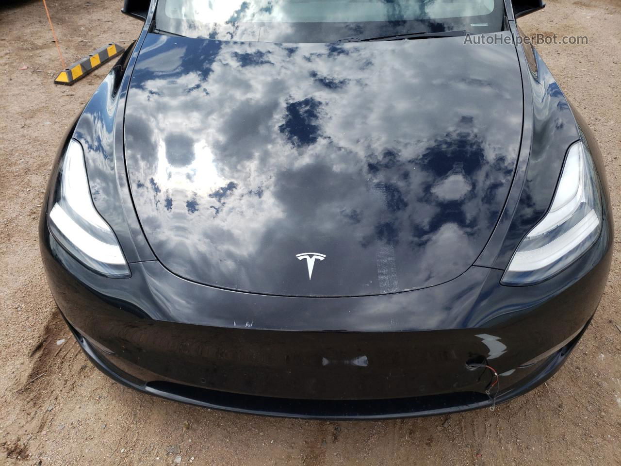 2020 Tesla Model Y  Black vin: 5YJYGDEE0LF055029