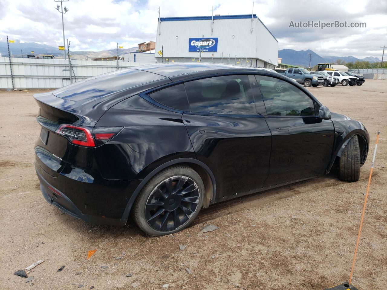 2020 Tesla Model Y  Black vin: 5YJYGDEE0LF055029