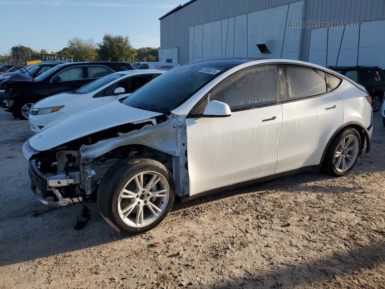 2021 Tesla Model Y  White vin: 5YJYGDEE0MF228355