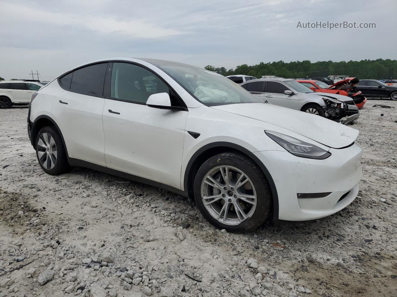 2021 Tesla Model Y  White vin: 5YJYGDEE0MF229733