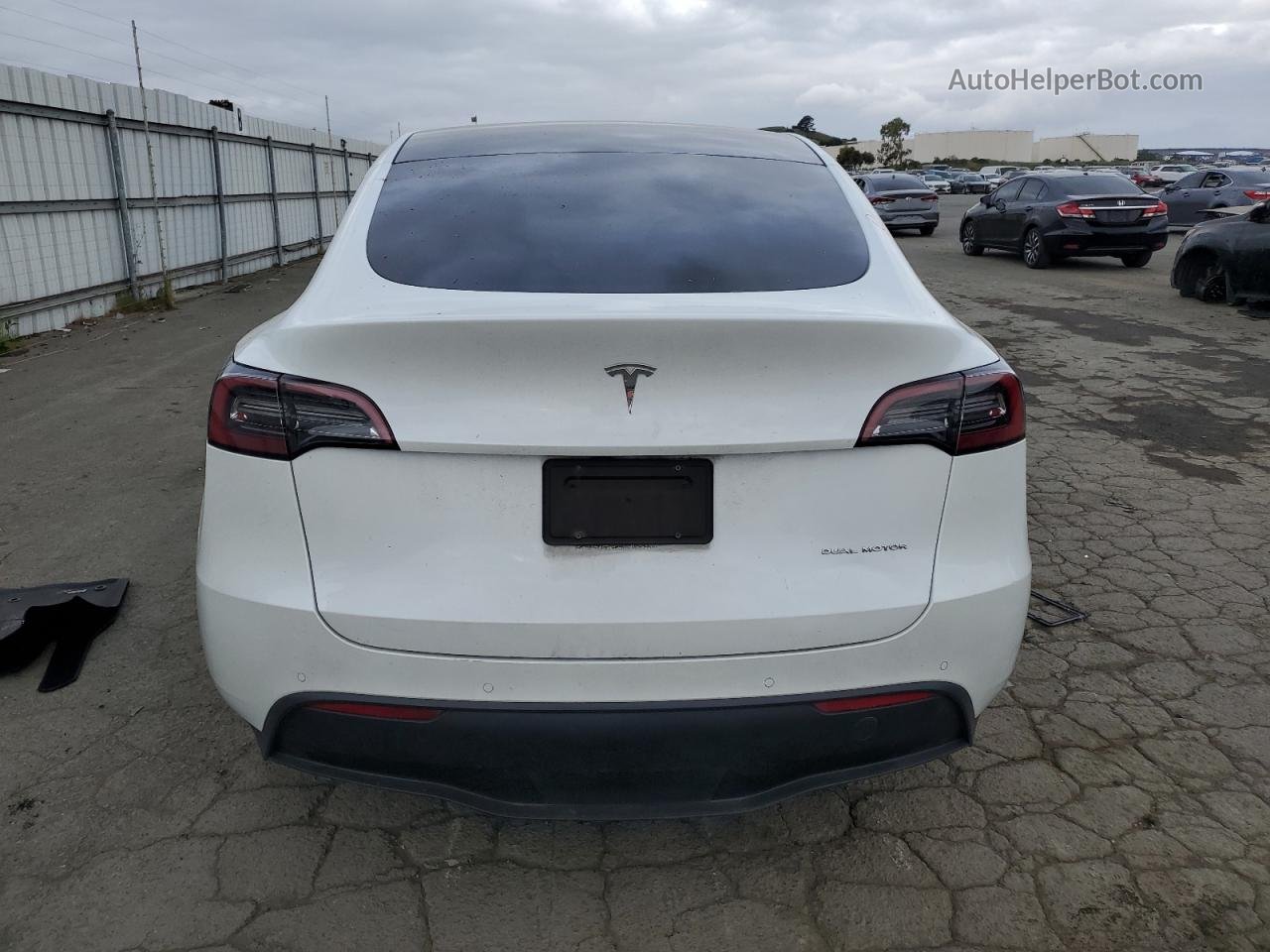 2021 Tesla Model Y  White vin: 5YJYGDEE0MF239601