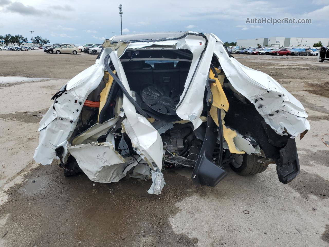 2021 Tesla Model Y  White vin: 5YJYGDEE0MF285784