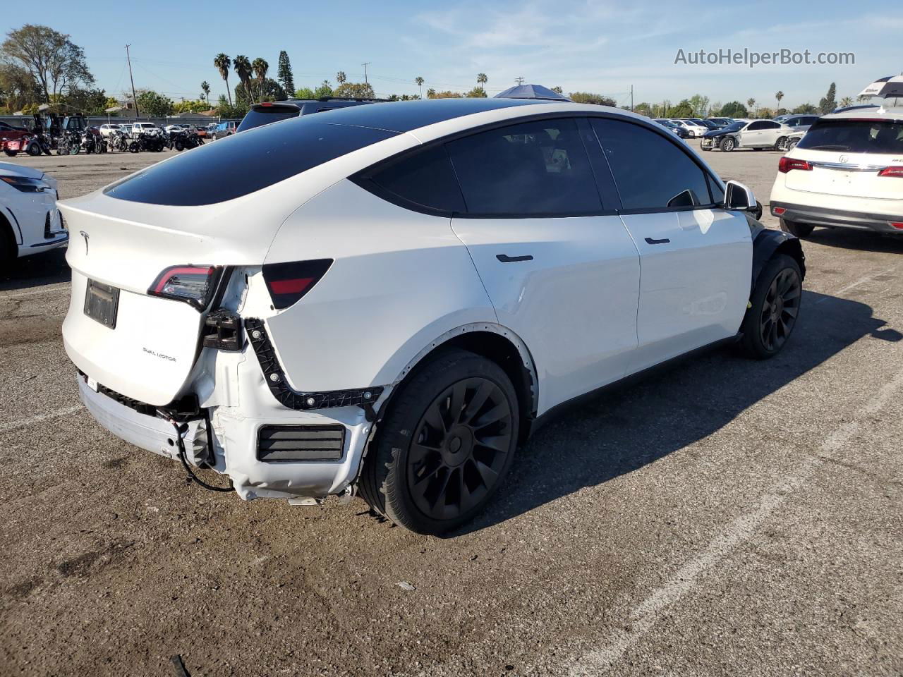 2021 Tesla Model Y  White vin: 5YJYGDEE0MF301501