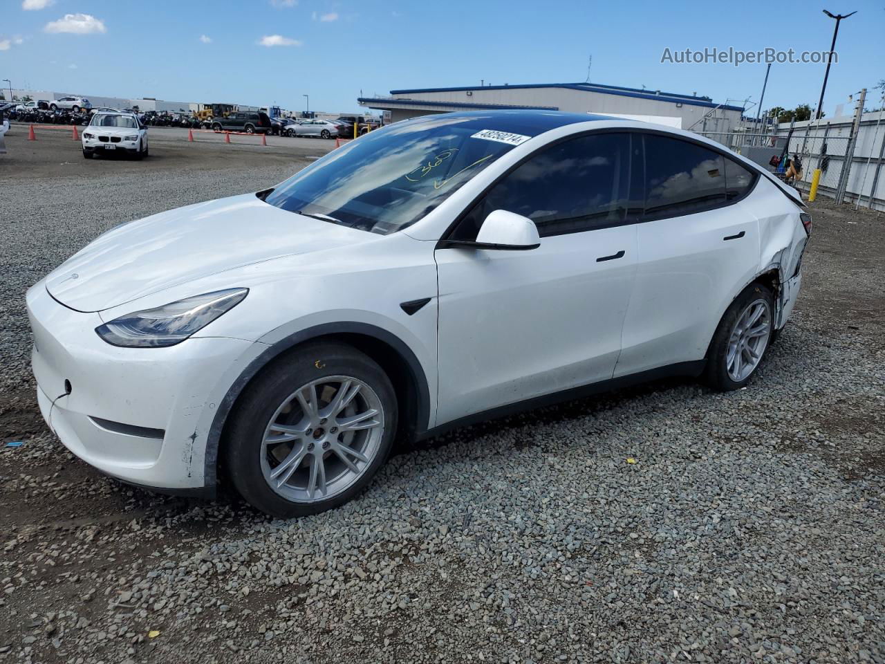 2020 Tesla Model Y  White vin: 5YJYGDEE1LF051071