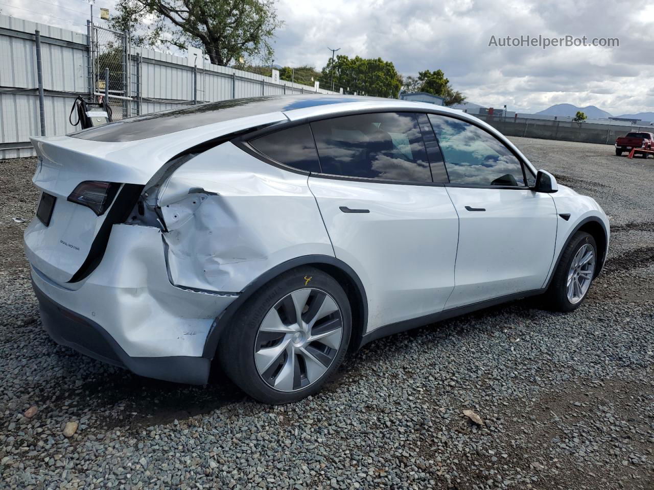 2020 Tesla Model Y  White vin: 5YJYGDEE1LF051071